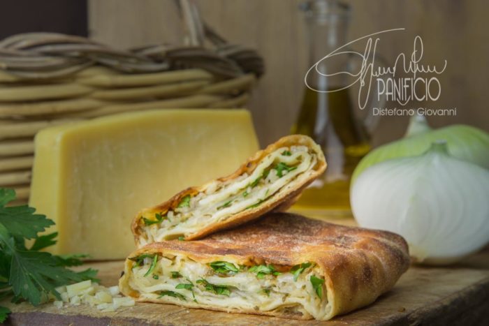 Caciocavallo, cipolla e prezzemolo