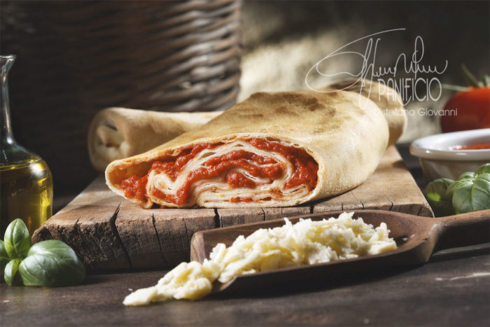 scaccia pomodoro e formaggio