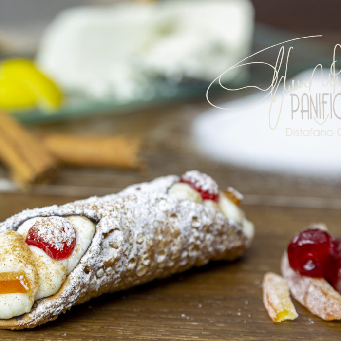 cannolo di ricotta siciliano